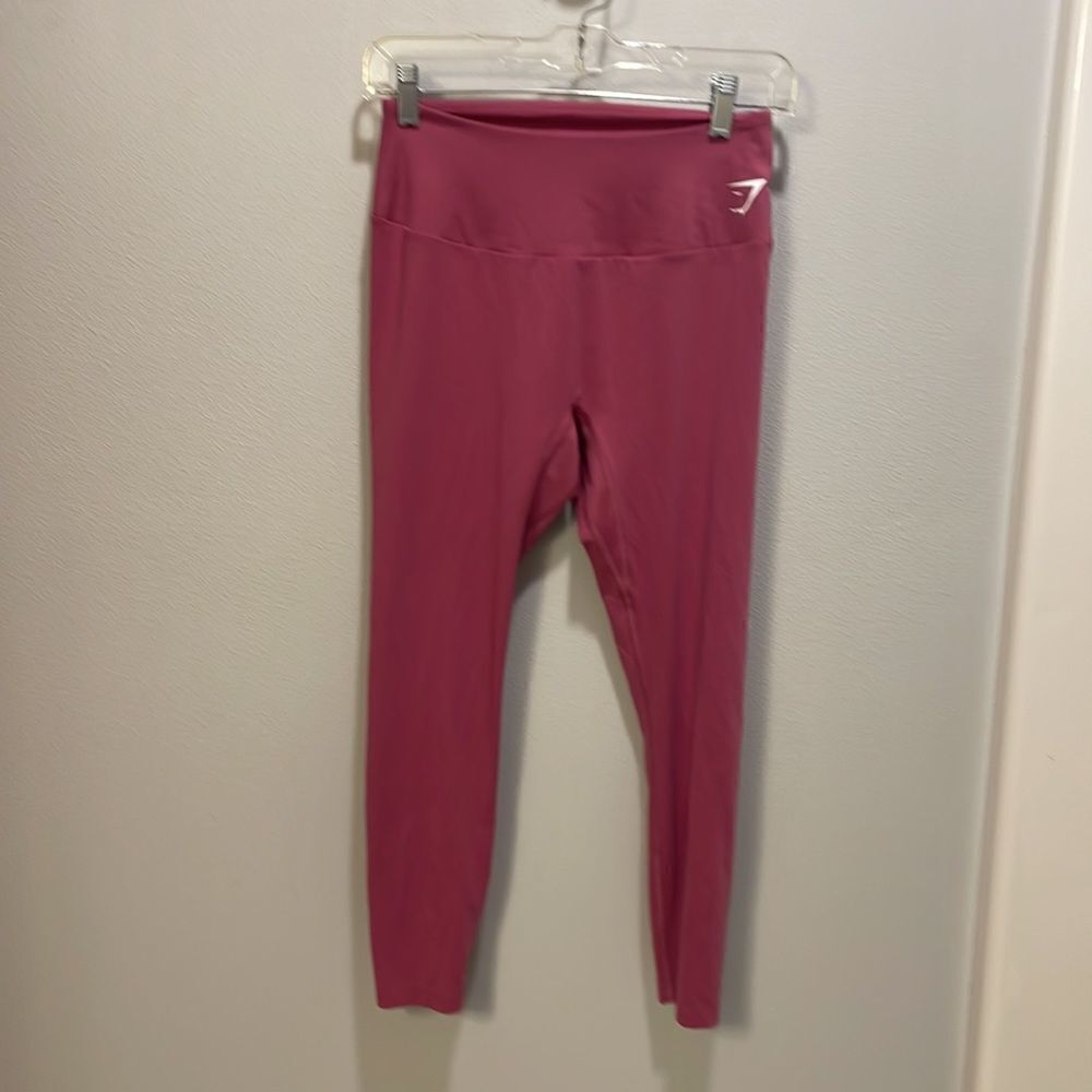 Gymshark woman’s pink Capri leggings - Picture 2 of 6